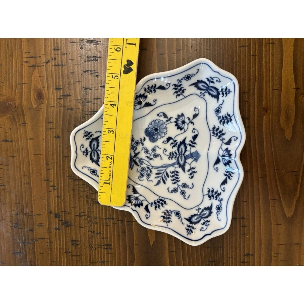 Blue Danube Japan Triangular Serving Dish Blue Onion Floral Grandmillennial 6.5